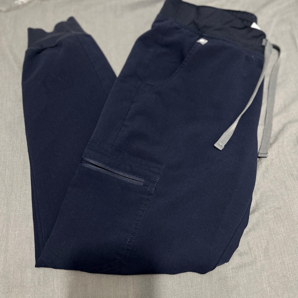 Figs size small joggers navy blue